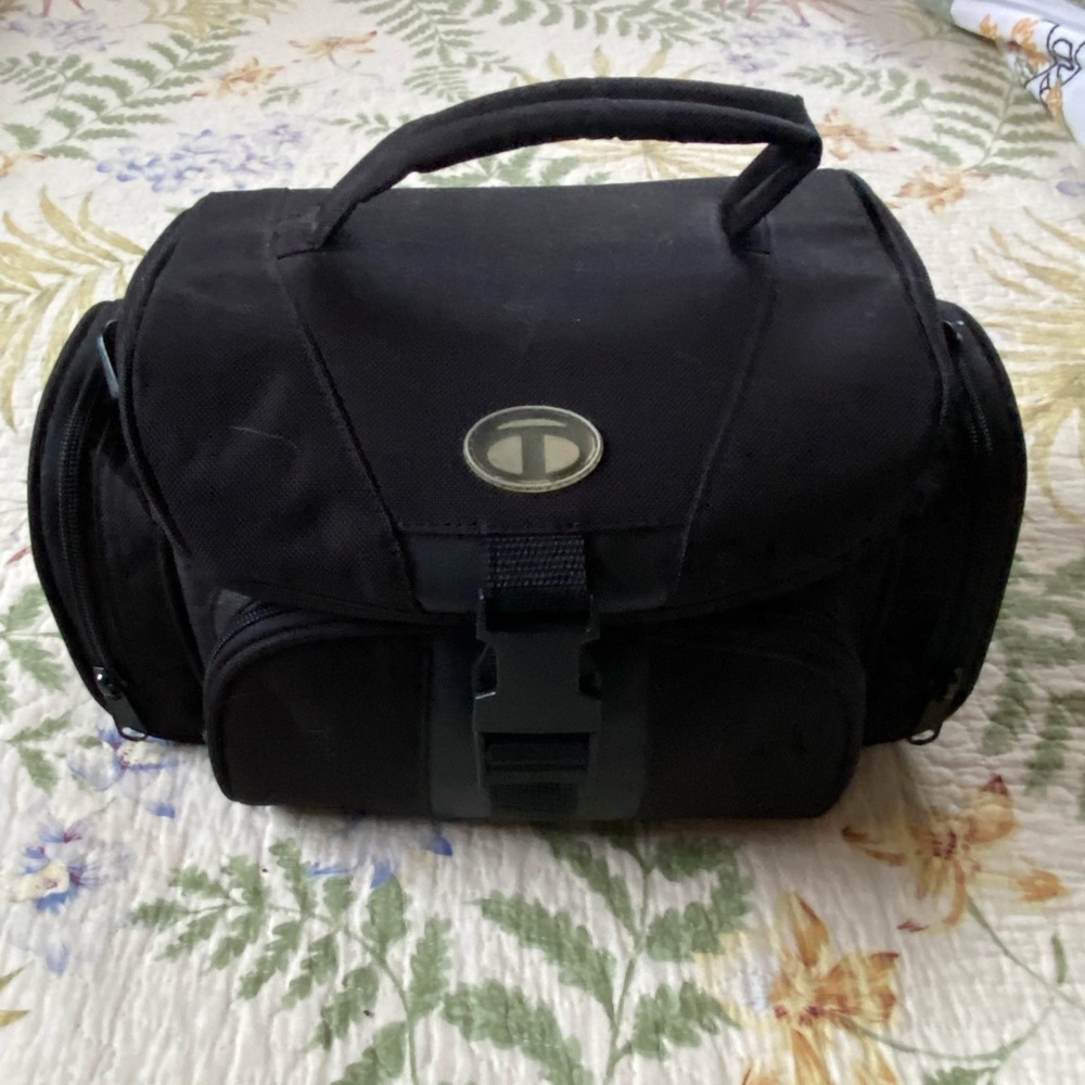 Assorted Camera Accessories&Bag - Picture 9 of 16